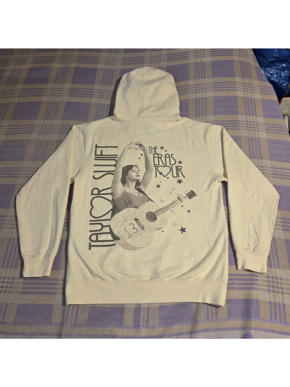 Taylor Swift Eras Tour Heart Photo Acoustic Guitar Hoodie Size Medium Sweatshirt
